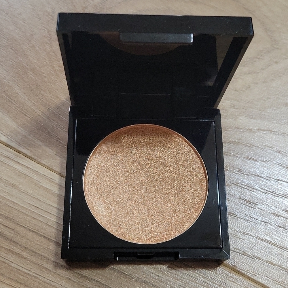 3/$15 Shades by Shan Highlighter/Bronzer Single- Marjorie - Picture 2 of 3